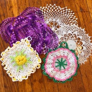 Vintage cottage core doily set